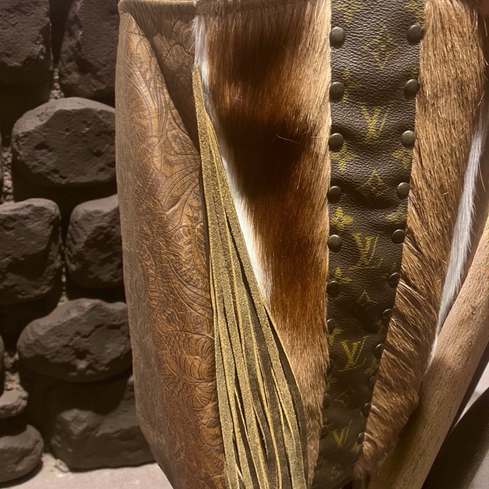 KEEP IT GYPSY LV Springbok Hide Brown Fringe Shoulder Bag - Picture 4 of 5